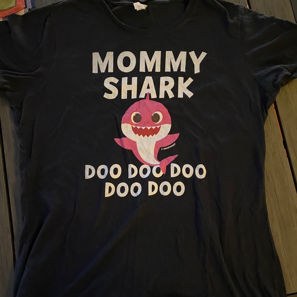 Mommy shark t-shirt